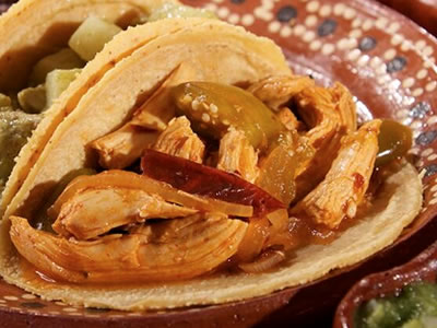 taco de tinga de pollo